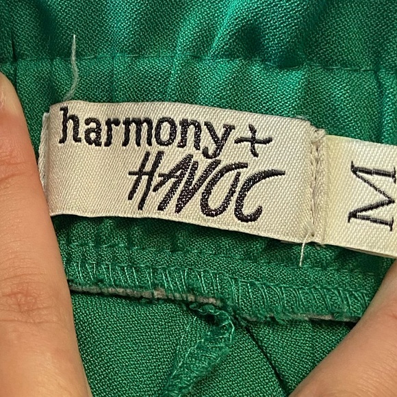 Green shorts, size medium ( THE BRAND IS WRONG!!) - Picture 3 of 3